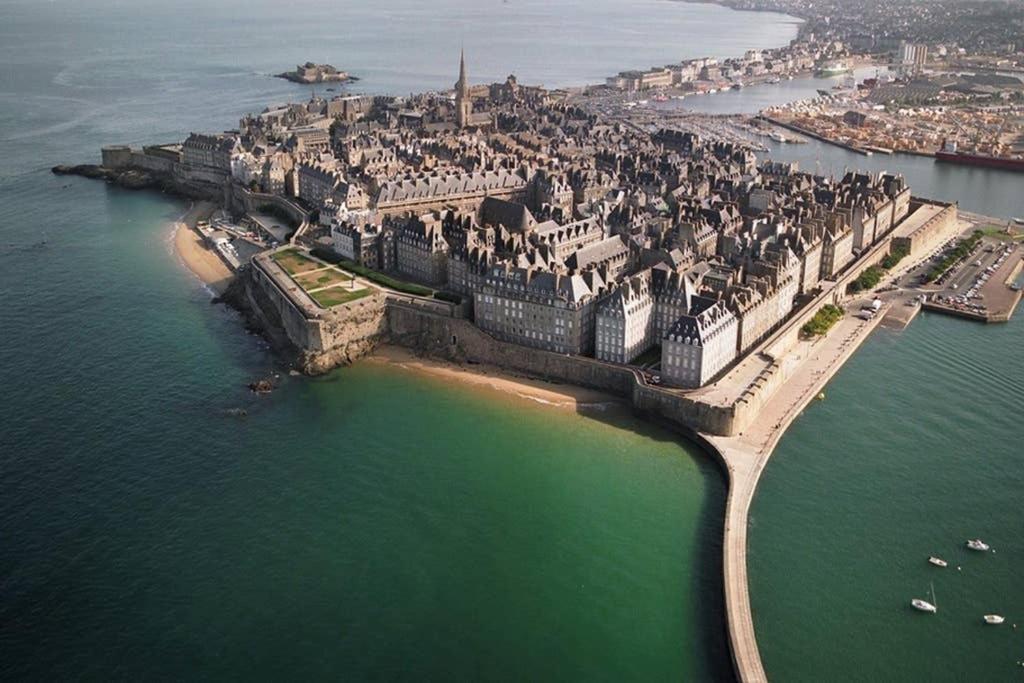 Au Mont Pour Deux Appartement Pontorson Buitenkant foto